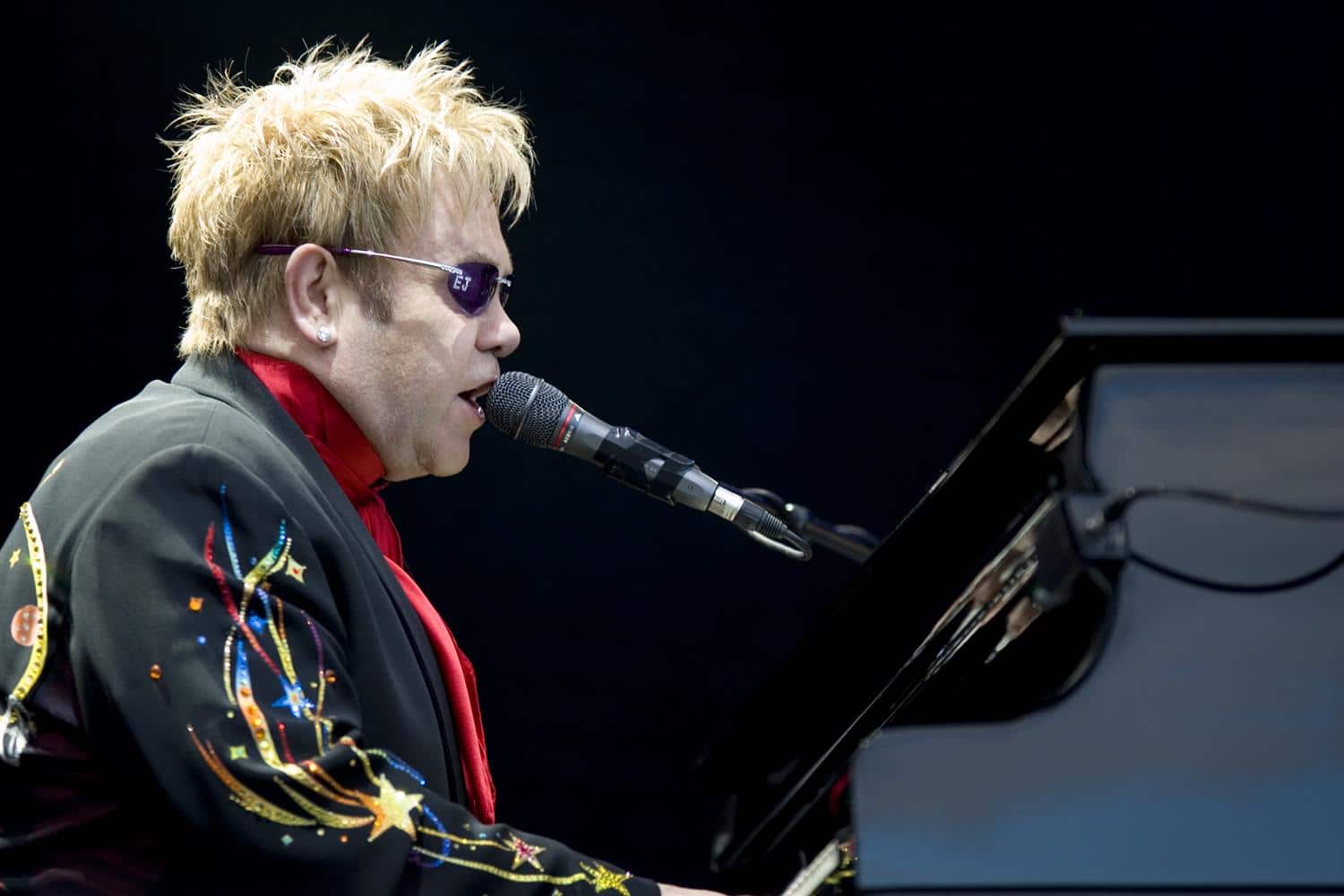 elton john fue hair transplant